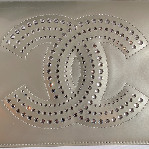 🤍 CHANEL Metallic Silver Studded Vinyl Vegan Swarovski Crystal WOC Wallet Chain🤍 - Picture 15 of 17